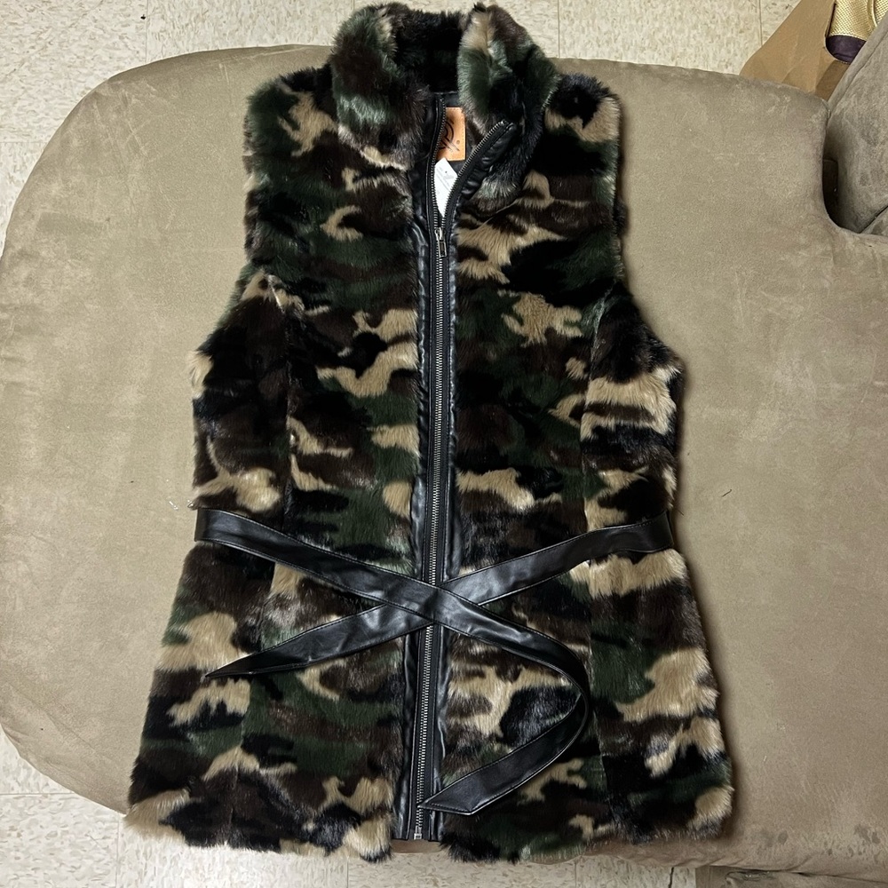 Fashion Camo Faux Fur Belted Zip Front Vest